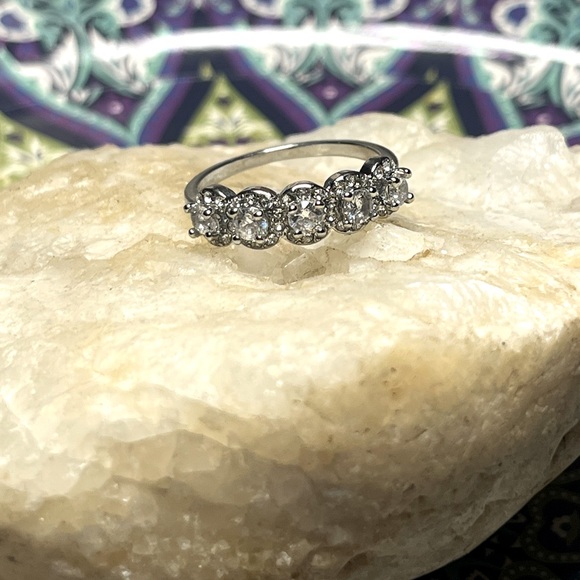Jewelry - Gorgeous Sterling Silver Ring With Simulated Diamonds and Crystals~ Size 10~ New